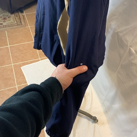 1 of 1 Vintage Sand Sharks #77 Hockey Warmup Windbreaker Grape/Gold/Maroon Sz L - Picture 13 of 14